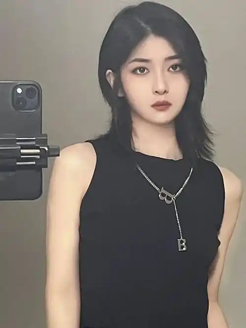 利落又爽快的锁骨碎发_锁骨