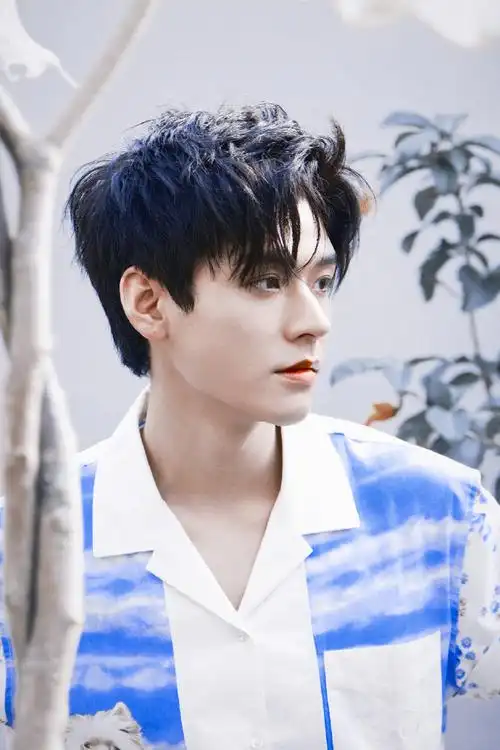 龚俊##时尚芭莎五月刊封面