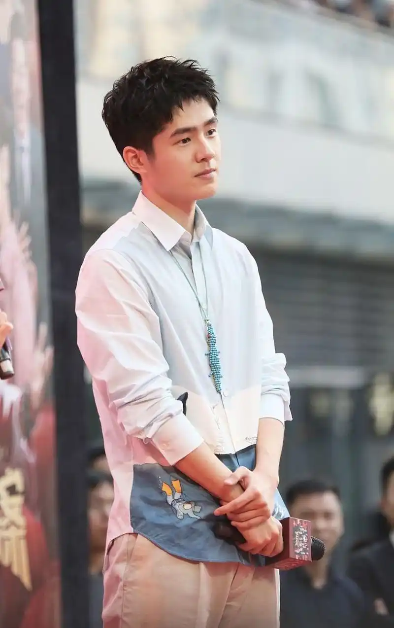 动态创作月# #娱乐# 刘昊然最近消息不多,是因为他在和董子健一起拍