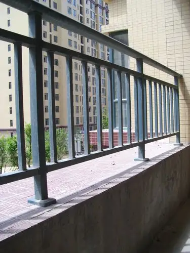 锌钢阳台护栏为什么会出现晃动