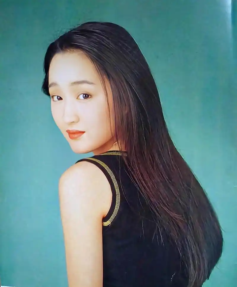 一组杨钰莹青春时照片,歌甜人美,这样的天然美女已经不会再有了