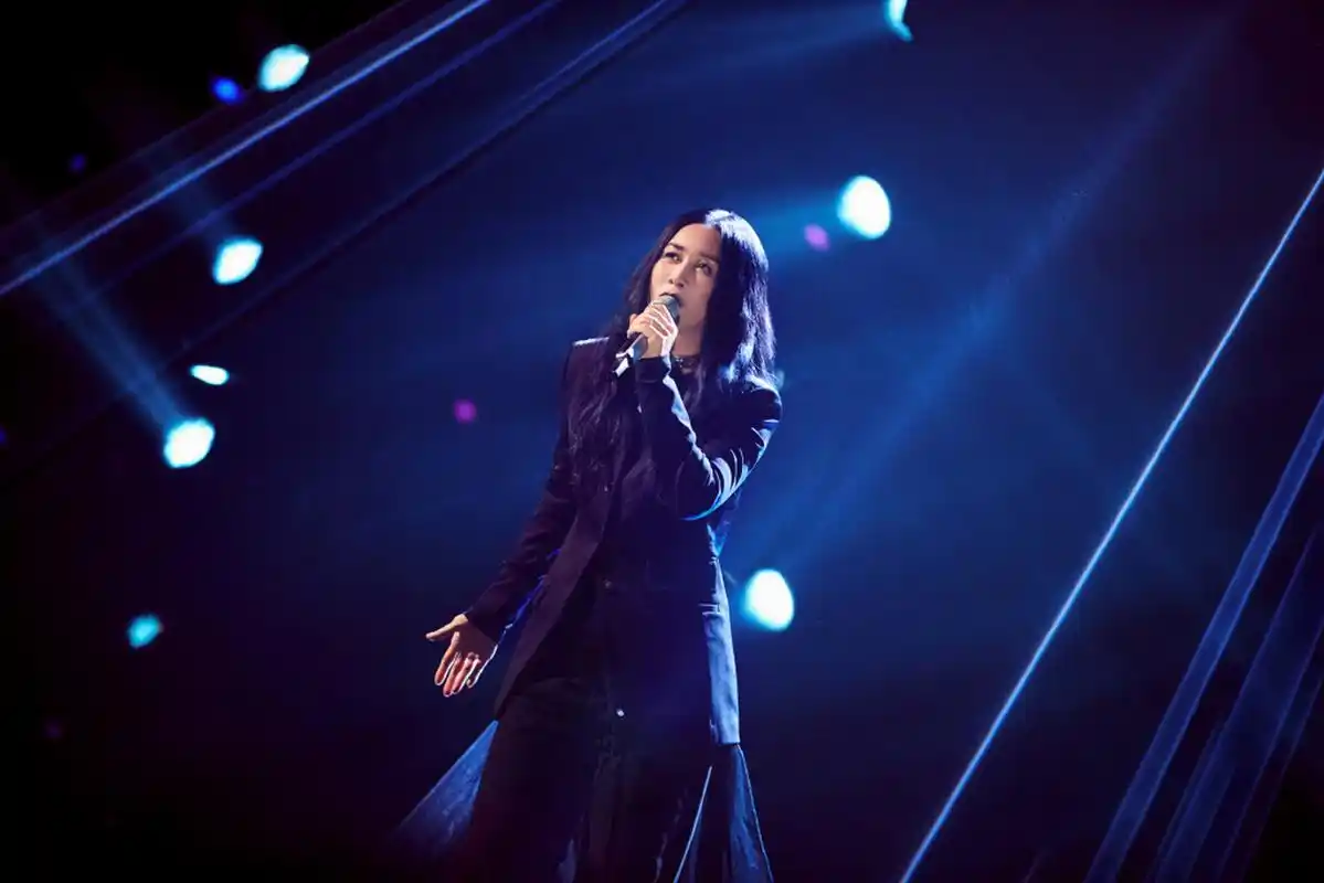 那英唱《掉了》全程开大,近日声生不息宝岛季,那英深情演唱好友张惠妹