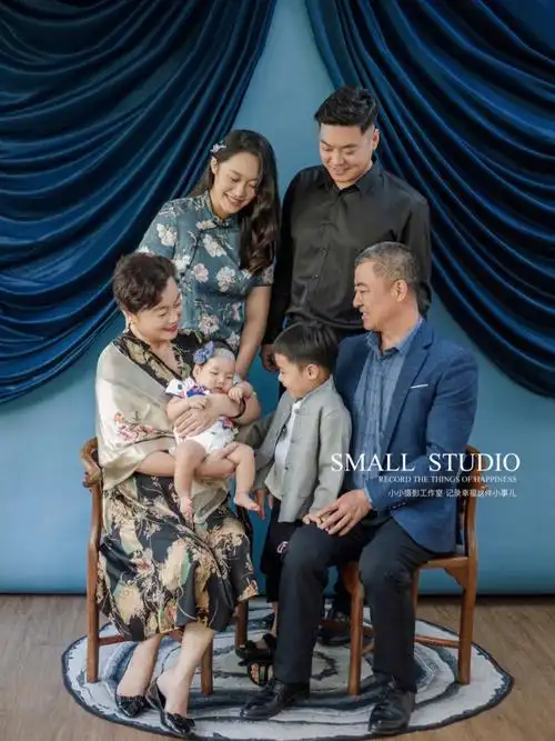 这样拍全家福别致又温馨