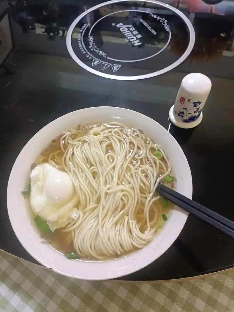 先来一碗长寿面,往后余生,快乐第一.然后再对自己说一声生日快 - 抖音