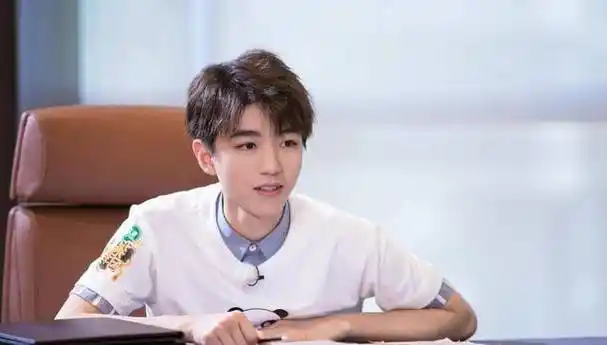 王俊凯和蒋依依的真实关系揭秘!_偶像_成长_形象