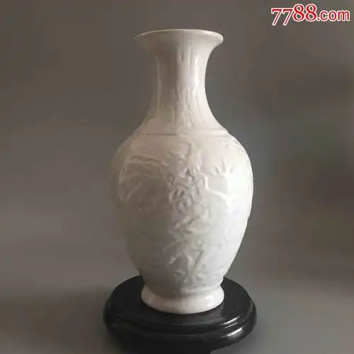 白釉瓷内刻龙凤纹底款官字底