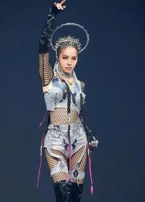 蔡依林太敢穿观众吐槽不知道要看哪透视装不打马赛克不敢看