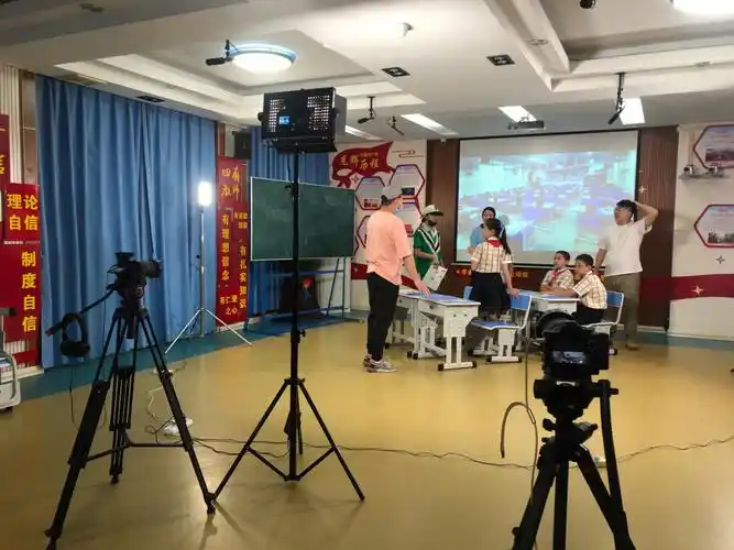 拍情景剧还是蛮有意思的,家有儿女现场一定很欢乐#情景剧  #摄像师