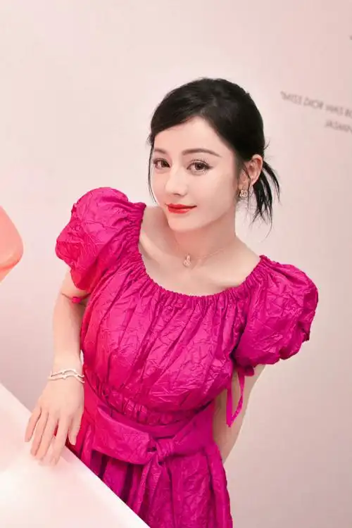 《阿娜尔罕》《解忧杂货店》等作品吧～#迪丽热巴 神女的圣火