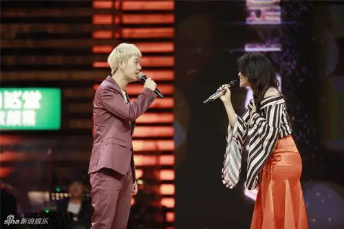 薛之谦大张伟首度同台 深情对唱