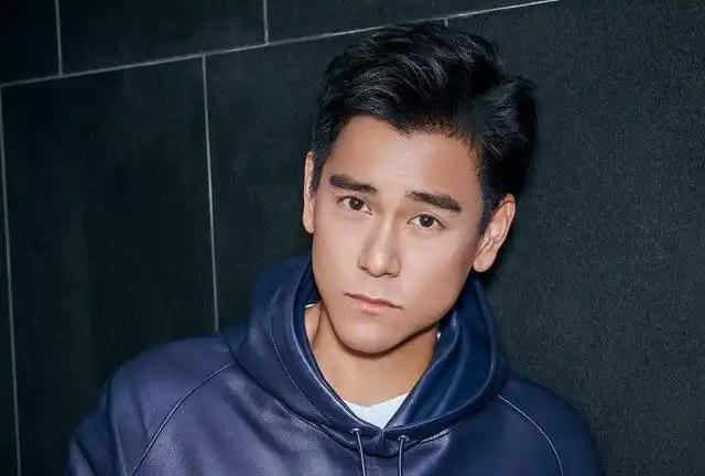 什么水果这么贵!彭于晏被罚3000,偏分露额短发成直男彭于晏标配