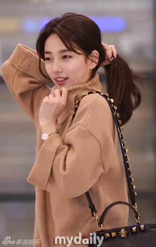 组图:秀智笑容灿烂心情好 扎马尾辫清纯可爱_高清图集_新浪网