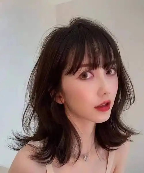 是时候换发型了!2021年流行这几款刘海,气质又好看