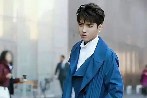 归国四子:锒铛入狱,被拖后腿,鹿晗的"精明"引人瞩目_张艺兴_吴亦凡