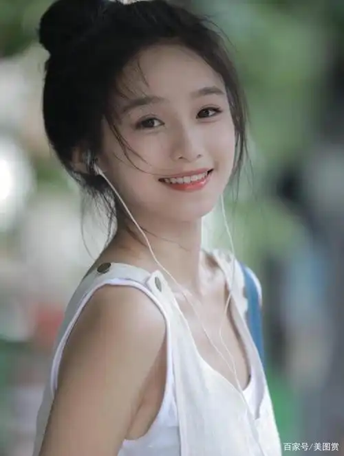 小姑娘真好看,水嫩年纪,清新脱俗,自然之美,可爱茹凉一枚