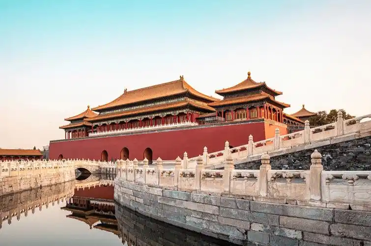 世界五大宫殿,是指中国故宫,法国的凡尔赛宫,英国的白金汉宫,俄罗斯的