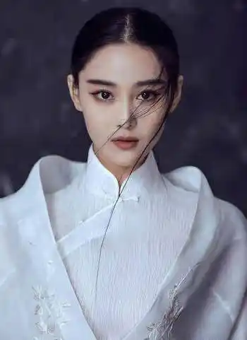 张馨予过上向往的生活,自家菜园里大丰收,让人太羡慕_桃子_网友_西瓜