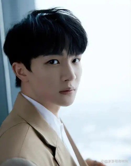 2014年,年仅20岁的周深怀揣着音乐梦想登上了《中国好声音》的舞台.