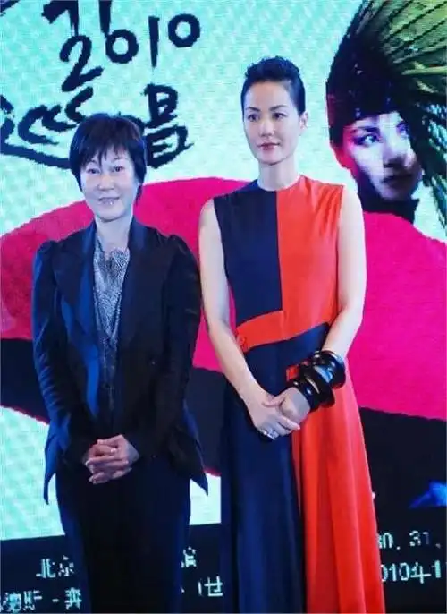 你见过不会变老的天后吗55岁王菲的少女感秘诀其实在性格