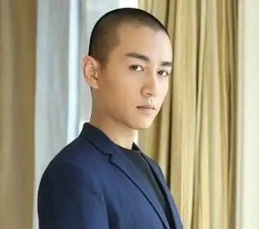 好看的男生板寸发型 夏季男生最适合的寸头发型