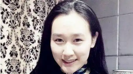 而如今的刀郎与妻子朱梅在家乡新疆发展,成立西北音乐工作室.