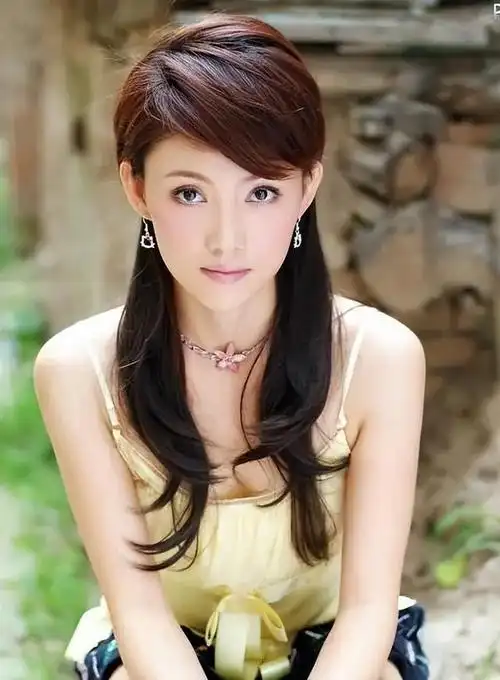 回顾她从车祸再到去世挺18个月做梦都在拍戏抢救无效34岁离世