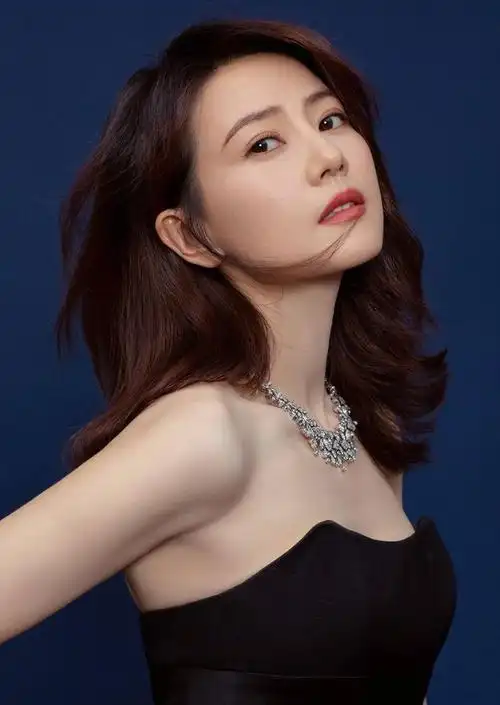 女神高圆圆,优雅知性散发温润气质