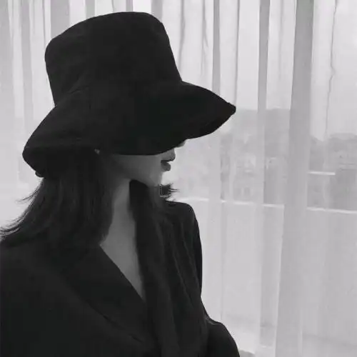 生性讨喜霸气女生头像黑白色清秀似你眉眼