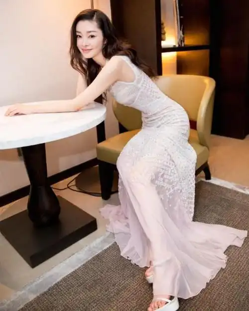 旗袍美人宋轶坚持健身多年练就迷人湿巾腰惹人羡慕
