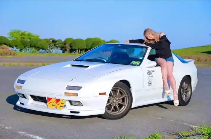 fc少女,白色的fc第一让你想到肯定是头文字d中高桥凉介.f - 抖音