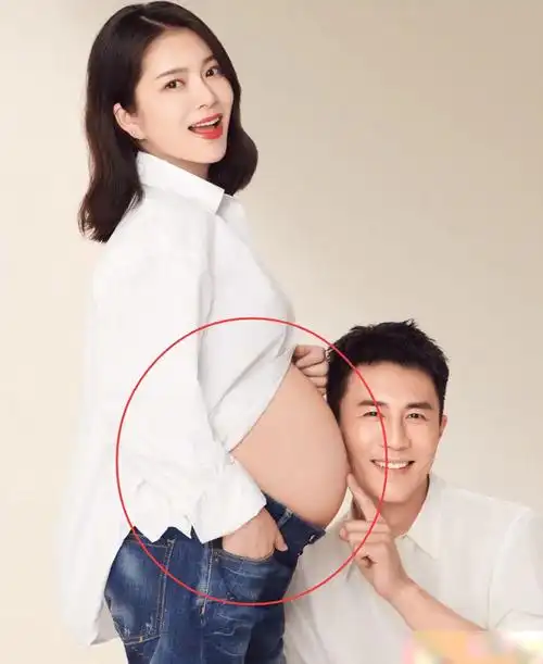 杜淳晒老婆孕肚写真王灿已肚大如箩男方动作显露很宠老婆