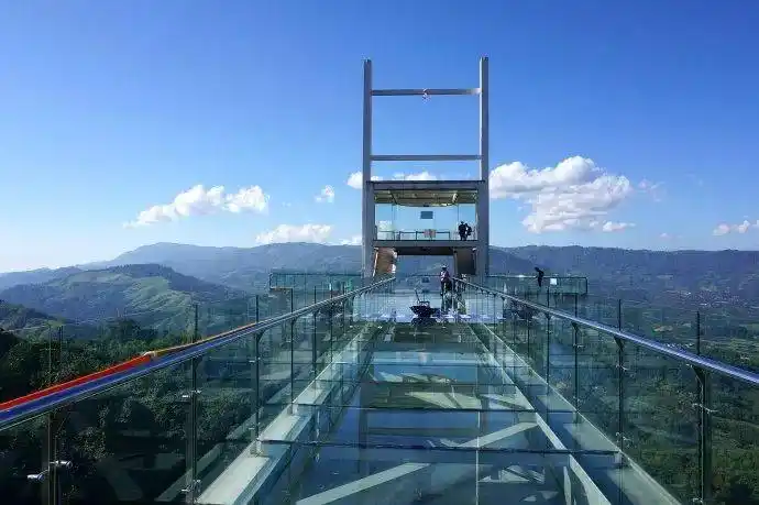 昆明附近玻璃桥全在这了!恐怖值从1到100,简直吓尿!