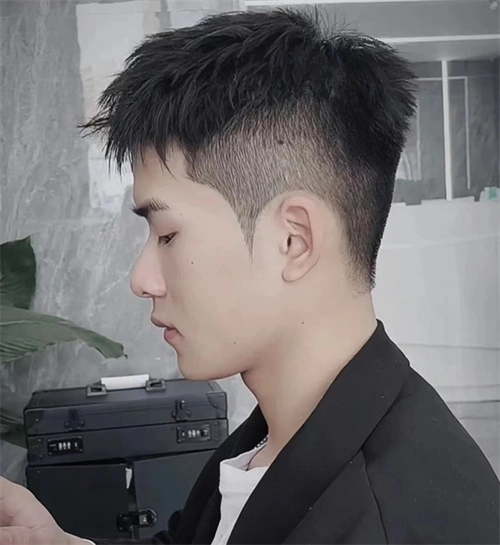 帅到犯规的摩根烫 清爽少年感满满_男生烫发 - 美发站