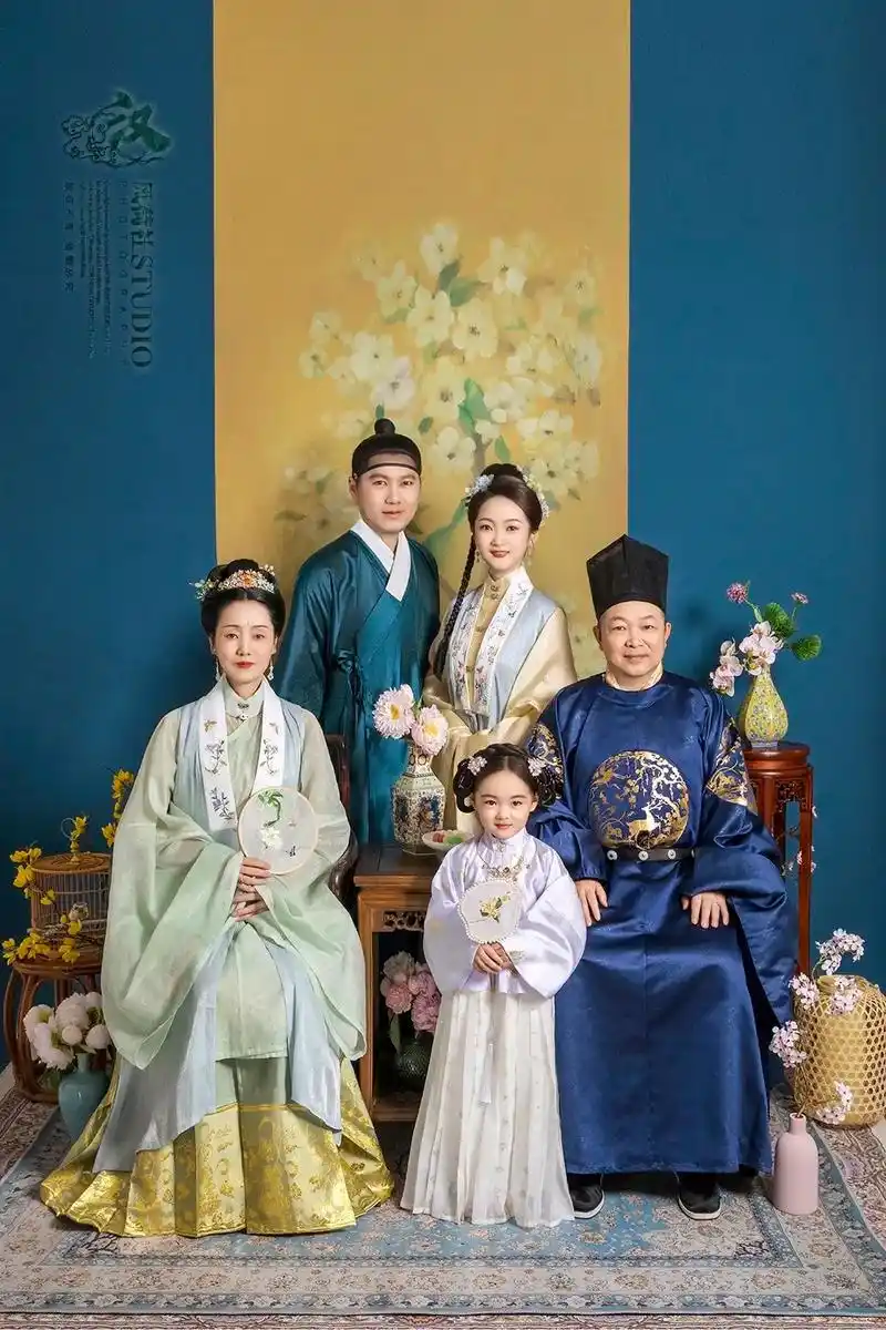全家福·汉——一家人就是要整整齐齐～ 汉服超有仪式感啊!