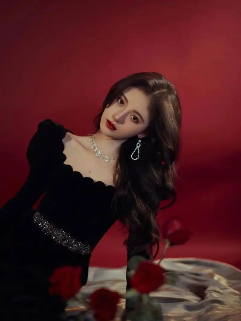 鞠婧祎稀有图片,超霸气!