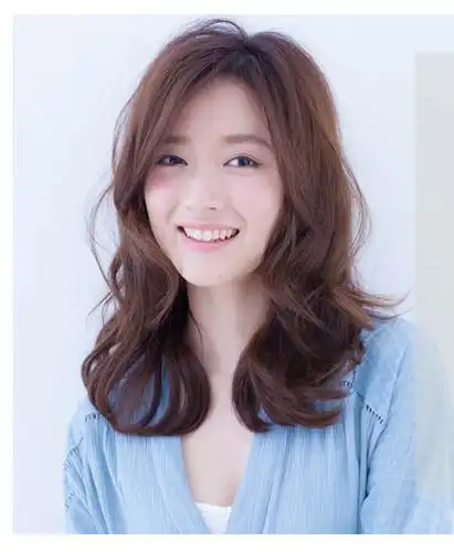 方形脸什么发型时尚又好看 修颜美发随你挑选