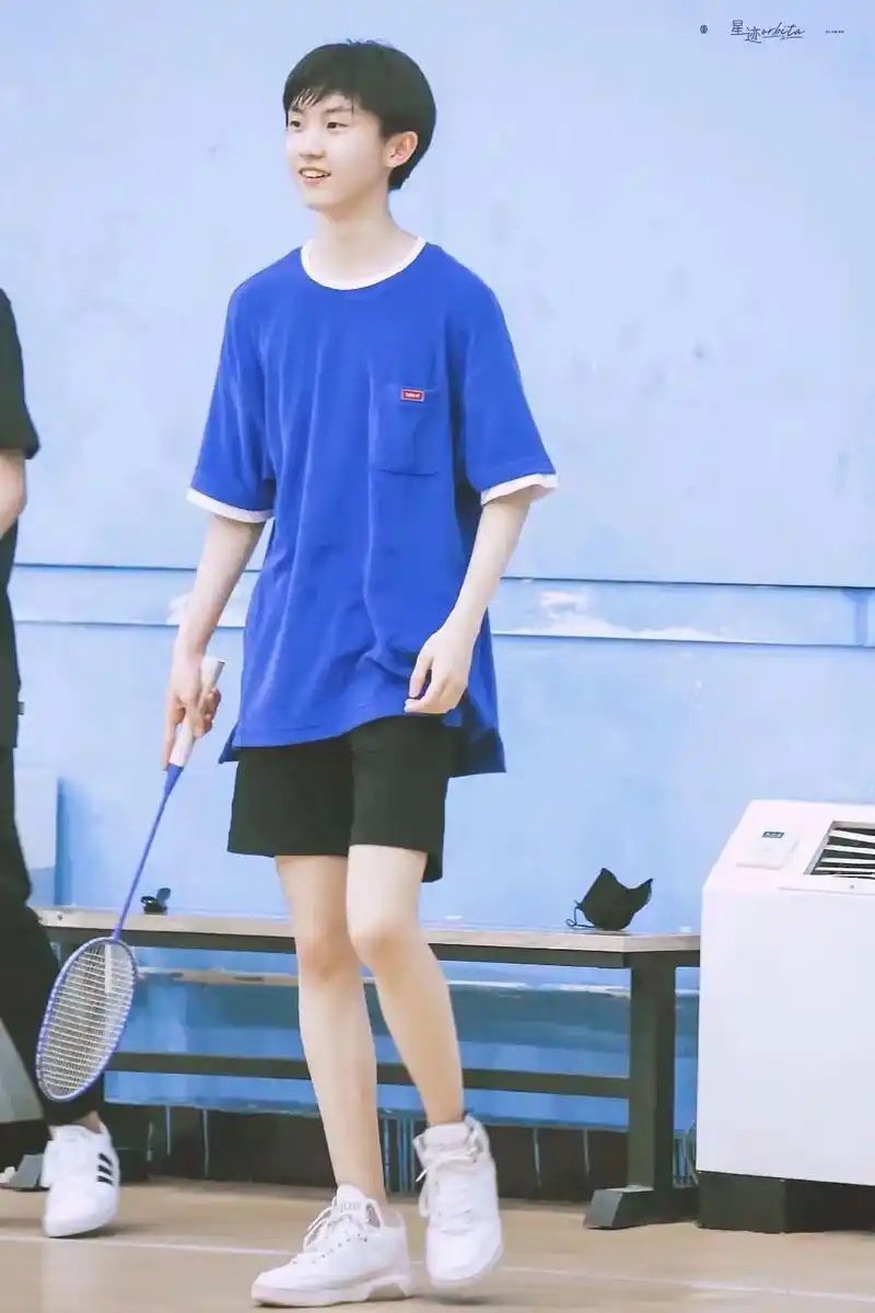 青春男高就是坠吊的!腿好细啊#马嘉祺 #佳祺 #图文 #校园 - 抖音