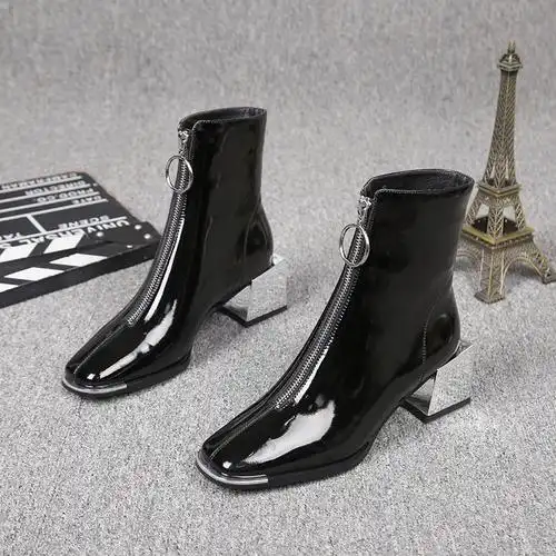 霏凡精品女鞋馆的优惠券大全—欧洲站2021冬新款女鞋漆皮厚底马丁靴女