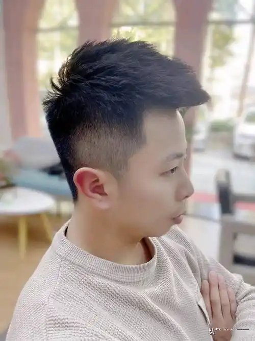 当下爆款男士发型有哪些看看这19款帅出新风采