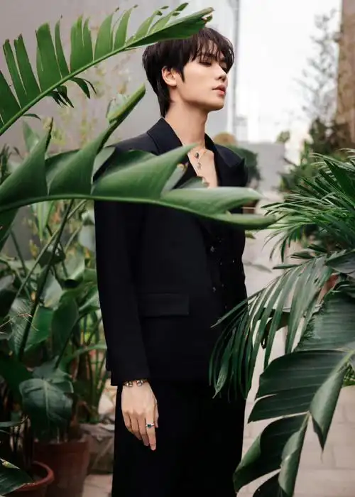 也是《我在时间尽头等你》中帅气的林格学长,他就是温柔治愈的@林彦俊