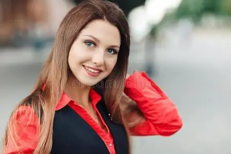 关于ywonderful年幼的白肤金发碧眼女人女人有样子的在cana加拿大照片