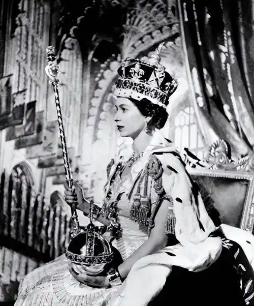 伊丽莎白的父亲在她成年时去世,她不得不承担起王室的责任.