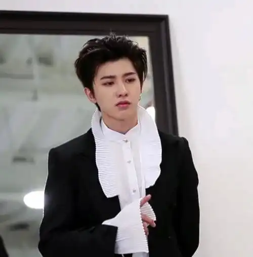 三七九九  9月2日 12:27   关注   蔡徐坤坤 评论 收藏