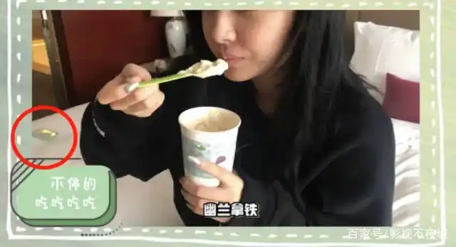 赵小棠为虞书欣庆生时,谁注意她手里的烟?这是她第三次暴露抽烟