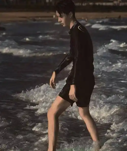 夏日王一博韩东君自爆体重两人差距30斤我没听错吧