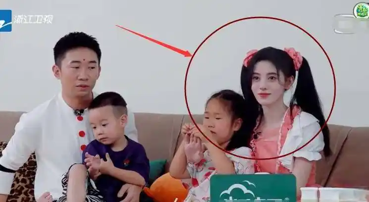 5个人都叫杨迪妈妈阿姨,谁注意鞠婧祎咋称呼?