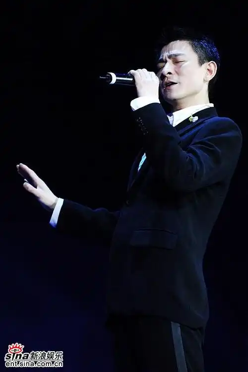 晚会由林志玲联手上海名嘴曹可凡和陈蓉主持,成龙(blog),刘德华,刘欢