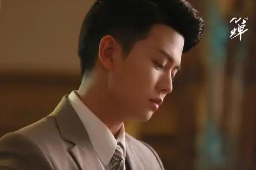 峥嵘岁月,挥洒青春热血 任嘉伦《秋蝉》剧照更新