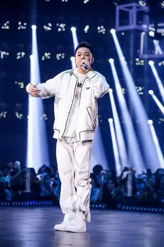 新青年上封面中国新说唱2020总冠军李佳隆两次敲开新说唱的大门因为