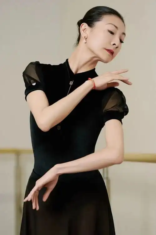 每周速报 | prada官宣贾玲成为品牌代言人,chanel与上海当代艺术博物